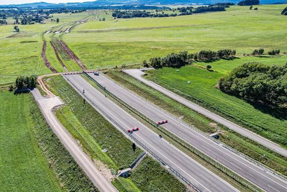 Скоростная трасса в чисто поле