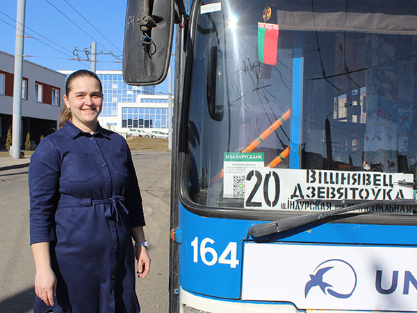 А за окном мелькает город…