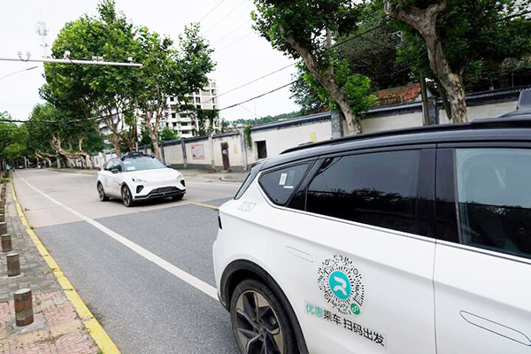 Роботакси парализовали Ухань