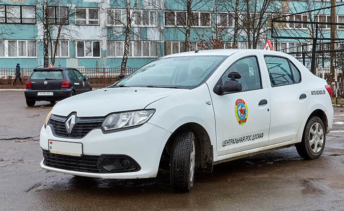 Количество часов практического вождения в автошколах увеличат